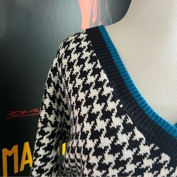 BEST American Clothing Company Vintage Black White Red Blue Houndstooth Sweater - Picture 7 of 12
